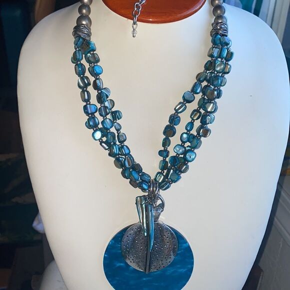 Multilayered Spiked Blue Shell Necklace - Picture 6 of 9